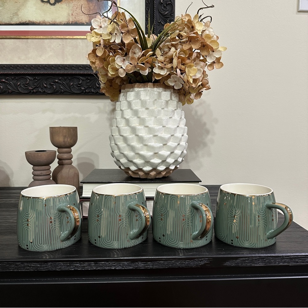 4 x coffee mugs